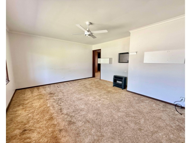 409 BRUNKER STREET, Hay NSW 2711
