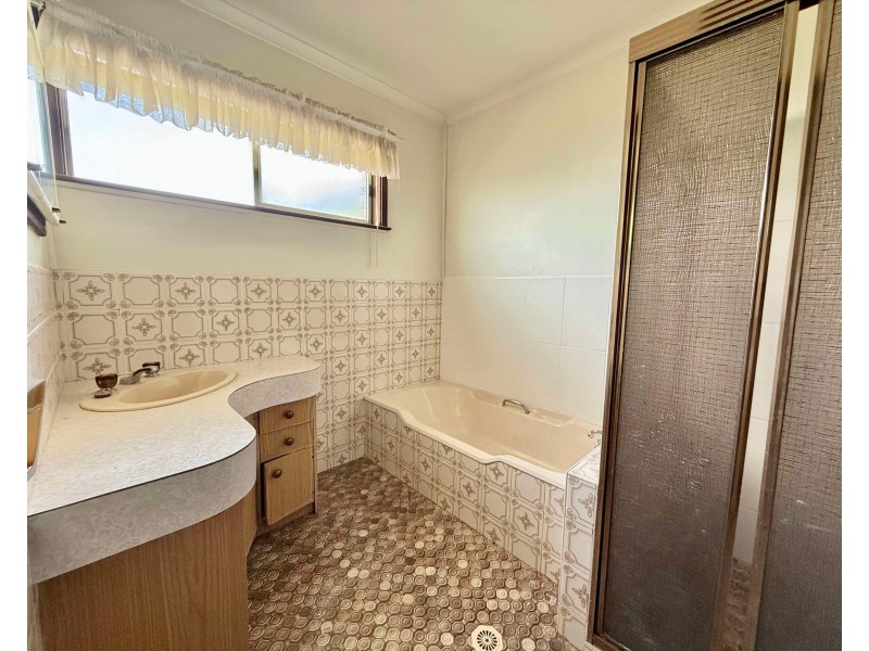 409 BRUNKER STREET, Hay NSW 2711