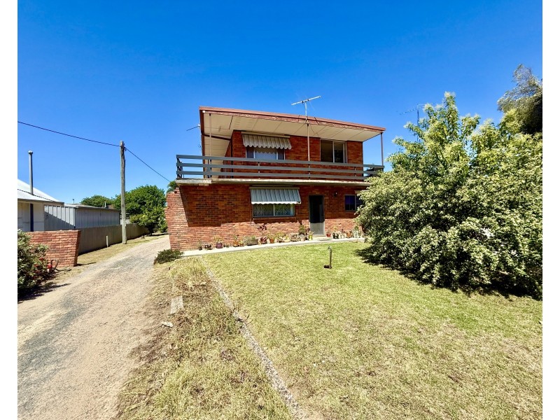 227 Edward Street, Hay NSW 2711
