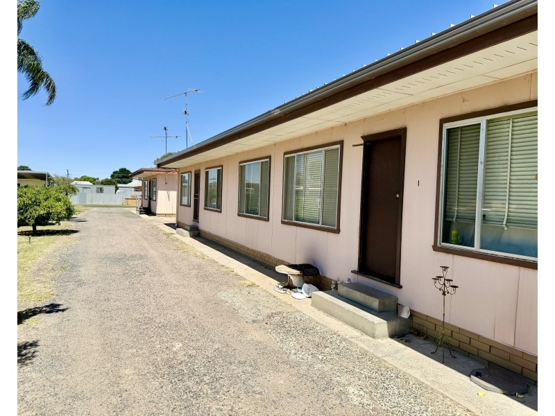 227 Edward Street, Hay NSW 2711