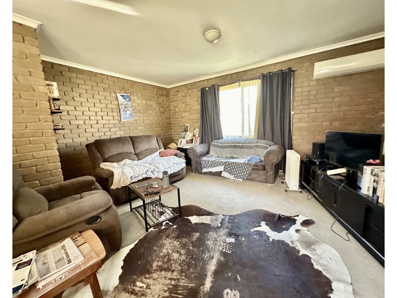 2/449 Cressy Street, Deniliquin NSW 2710