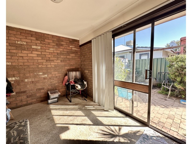 2/449 Cressy Street, Deniliquin NSW 2710