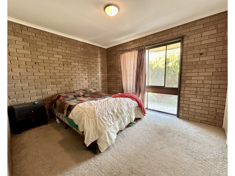 2/449 Cressy Street, Deniliquin NSW 2710