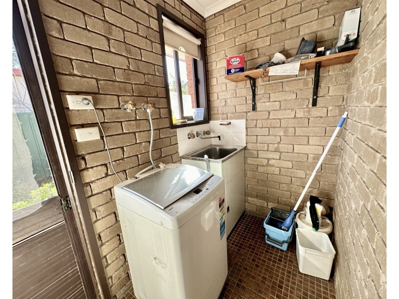 2/449 Cressy Street, Deniliquin NSW 2710