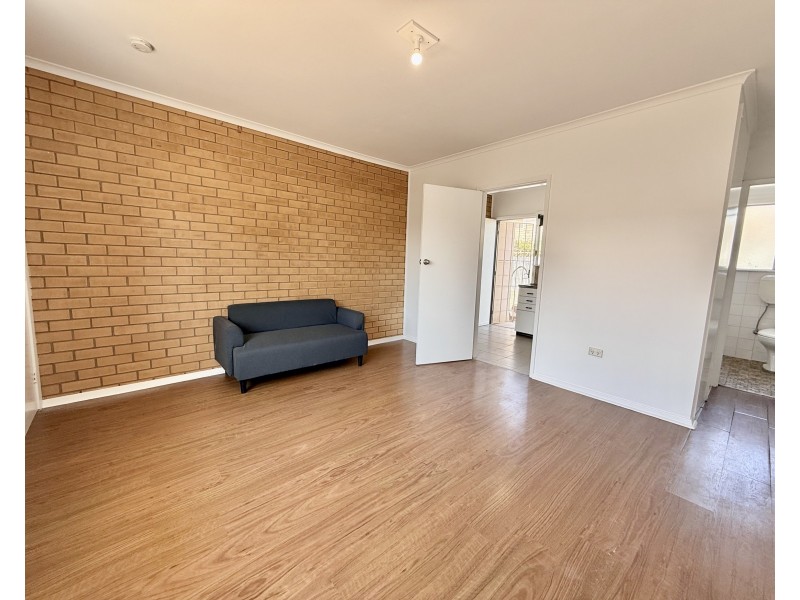 5/219 PINE STREET, Hay NSW 2711