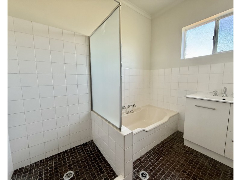 6/227 Edward Street, Hay NSW 2711