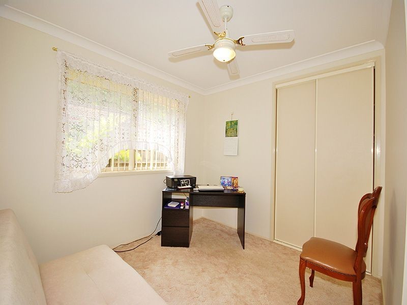 8 Wixstead Cl, Point Clare NSW 2250