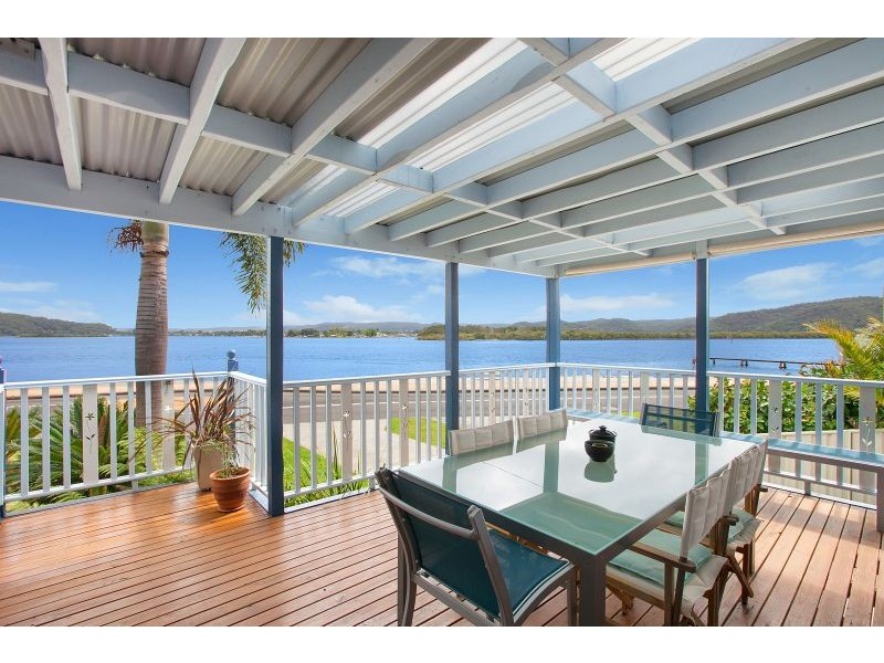 14 Henderson Rd, Saratoga NSW 2251