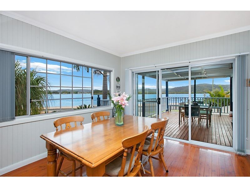 14 Henderson Rd, Saratoga NSW 2251