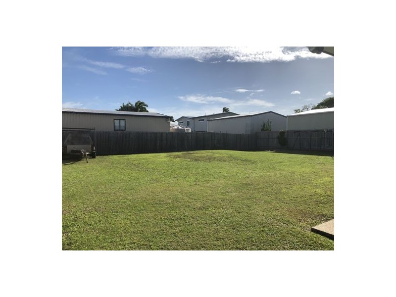 13 Ashton Place, Ooralea QLD 4740