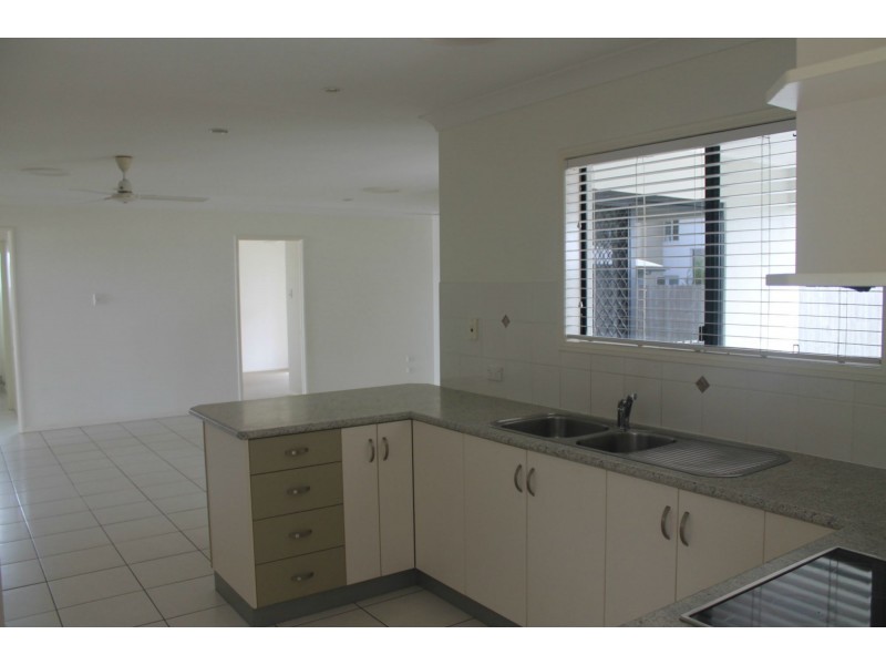 16 Seafarer Court, Blacks Beach QLD 4740