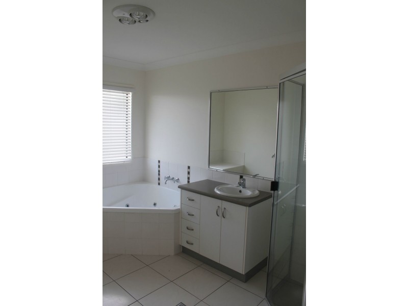 16 Seafarer Court, Blacks Beach QLD 4740