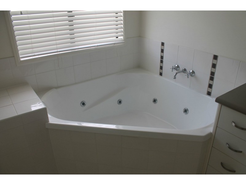 16 Seafarer Court, Blacks Beach QLD 4740