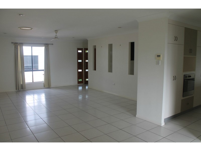 16 Seafarer Court, Blacks Beach QLD 4740