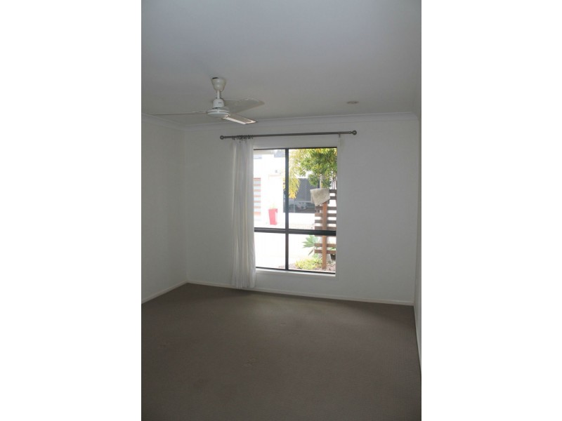16 Seafarer Court, Blacks Beach QLD 4740