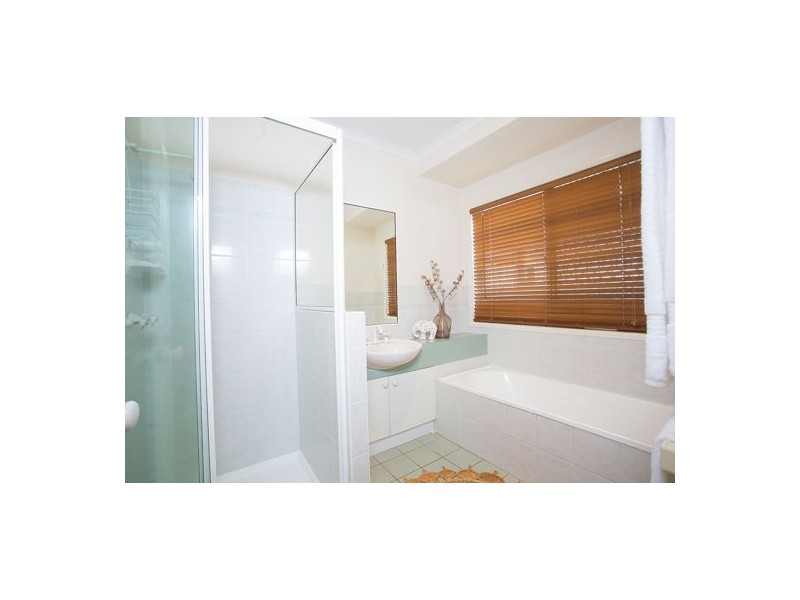 7 Maurene Court, Glenella QLD 4740