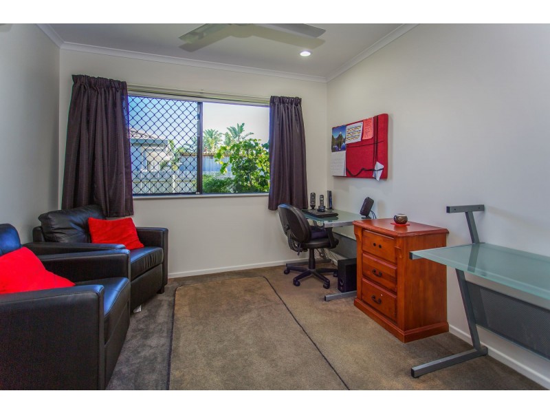 6 Woodroffe Place, Glenella QLD 4740