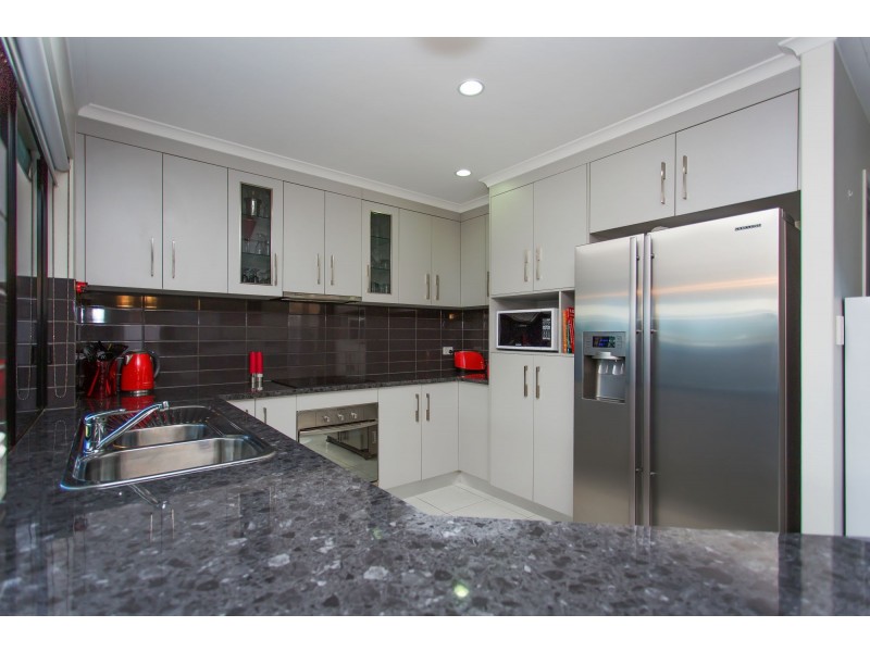 6 Woodroffe Place, Glenella QLD 4740