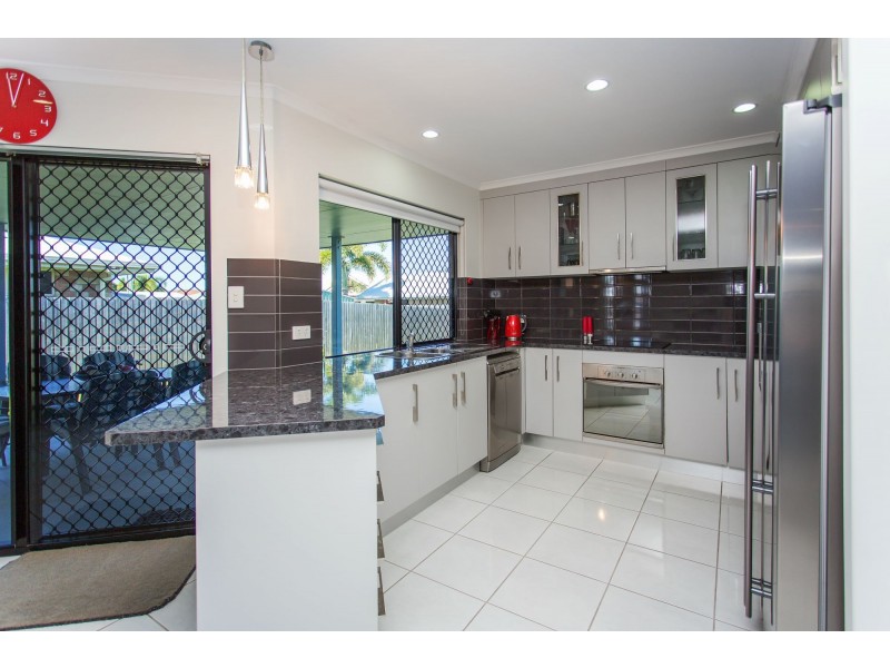 6 Woodroffe Place, Glenella QLD 4740