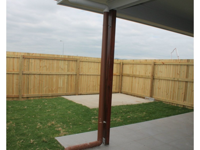 2/31 Primavera Boulevard, Beaconsfield QLD 4740