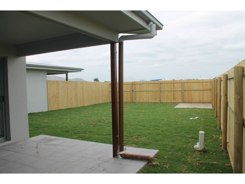 1/31 Primavera Boulevard, Beaconsfield QLD 4740