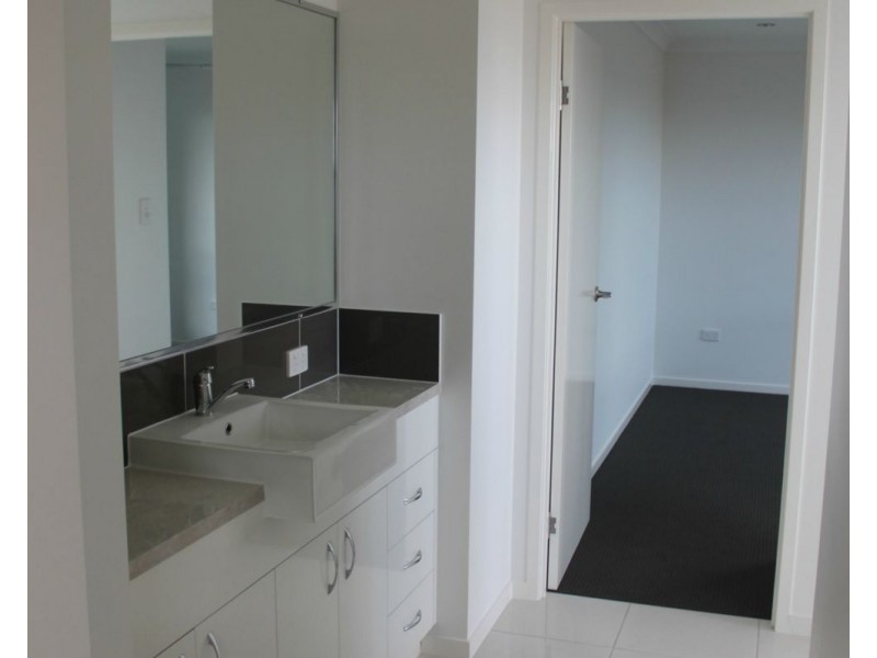 37 Tamron Drive, Mount Pleasant QLD 4740