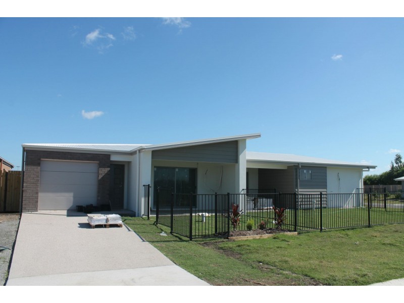 2/88 Superior Boulevard, Andergrove QLD 4740