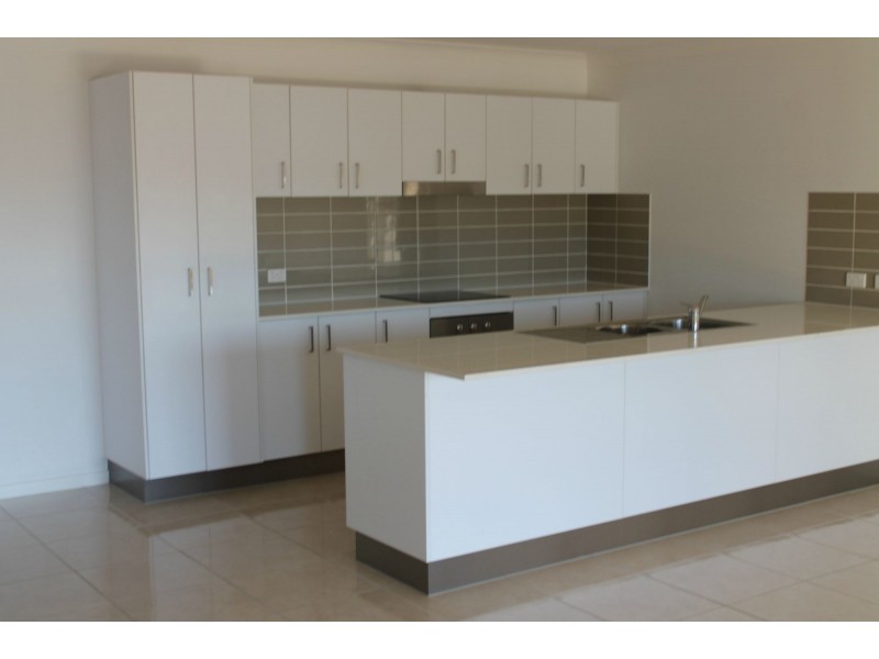 2/88 Superior Boulevard, Andergrove QLD 4740