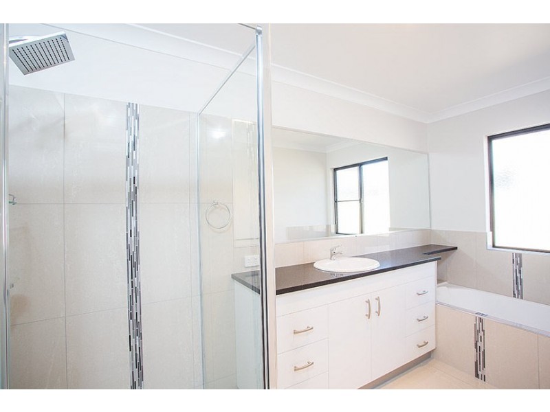 4 Dexter Court, Glenella QLD 4740