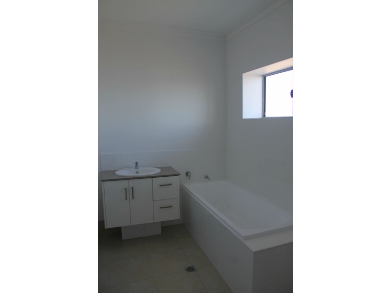 18 Vaucluse Crescent, East Mackay QLD 4740