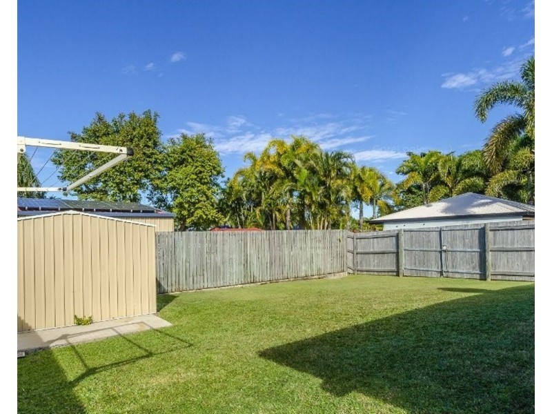 25 Meadow Street North, Mackay QLD 4740