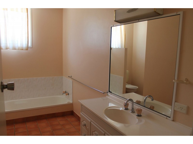 2A James Croker Drive, Mount Pleasant QLD 4740