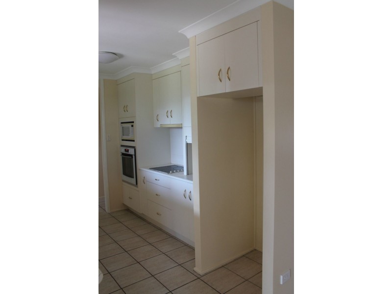 8 Barton Street, West Mackay QLD 4740