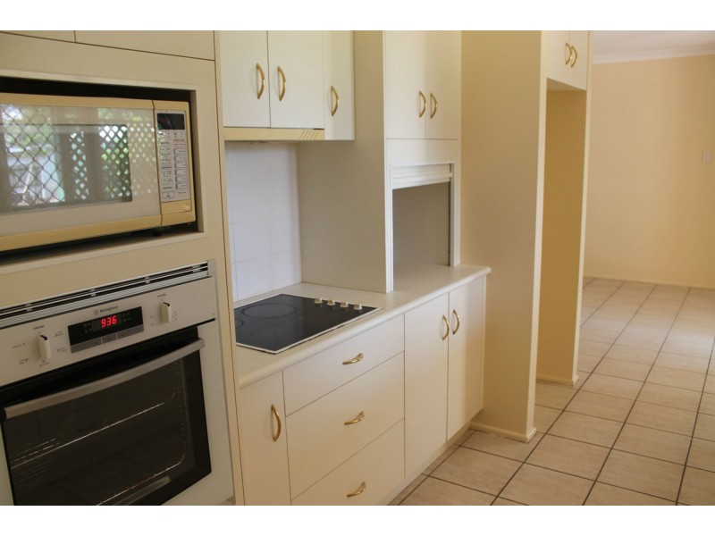 8 Barton Street, West Mackay QLD 4740