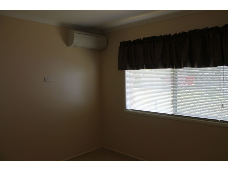 8 Barton Street, West Mackay QLD 4740