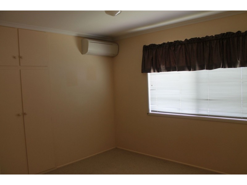 8 Barton Street, West Mackay QLD 4740