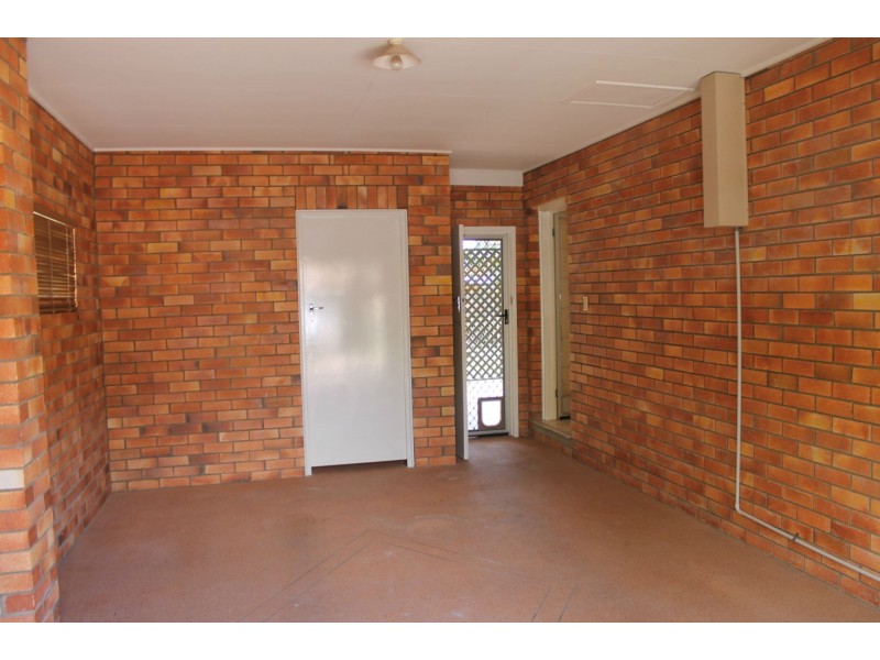 8 Barton Street, West Mackay QLD 4740