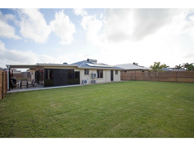 4 Bradco Avenue, Ooralea QLD 4740