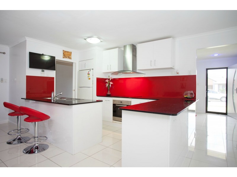 4 Bradco Avenue, Ooralea QLD 4740