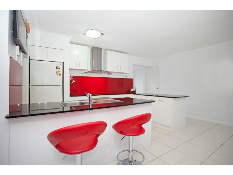 4 Bradco Avenue, Ooralea QLD 4740