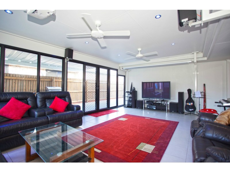 4 Bradco Avenue, Ooralea QLD 4740