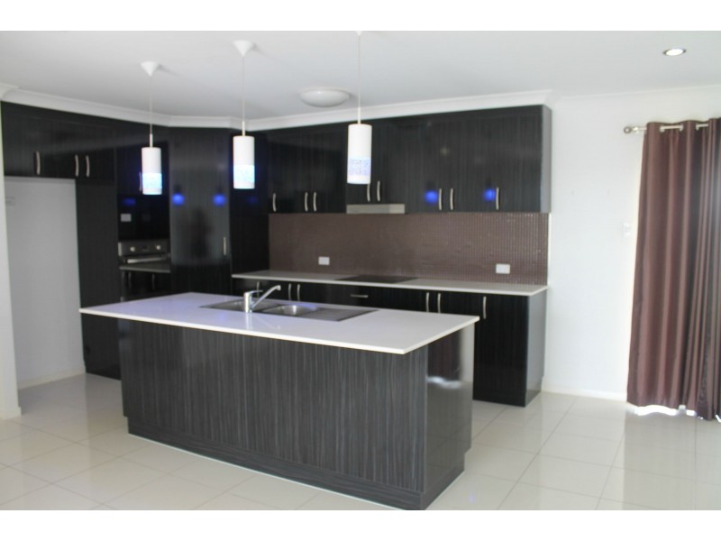 48 Dickens Avenue, Ooralea QLD 4740