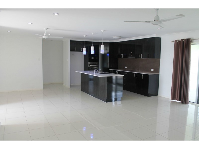 48 Dickens Avenue, Ooralea QLD 4740