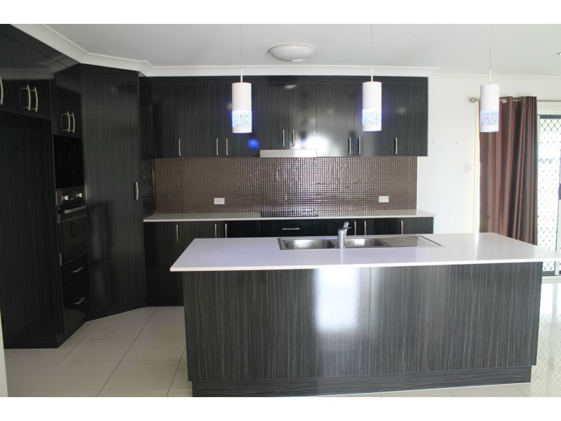 48 Dickens Avenue, Ooralea QLD 4740