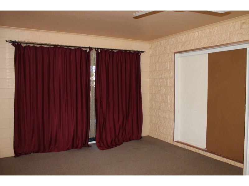 25 Leslie Street, Andergrove QLD 4740