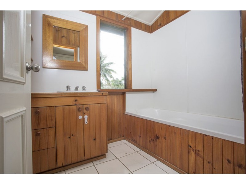 2 Taylor Street, West Mackay QLD 4740