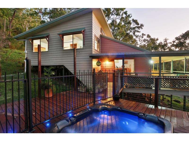 25 Anna Court, Oakenden QLD 4741
