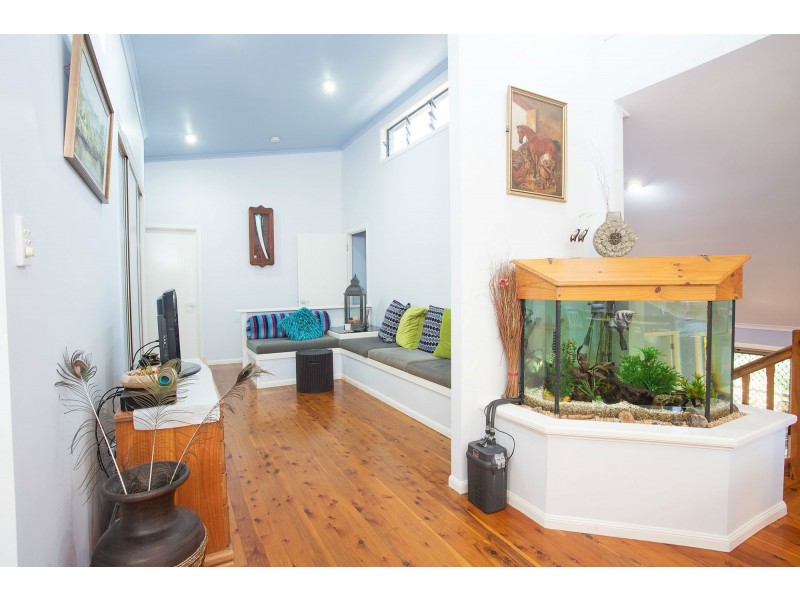 25 Anna Court, Oakenden QLD 4741