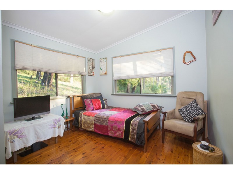 25 Anna Court, Oakenden QLD 4741