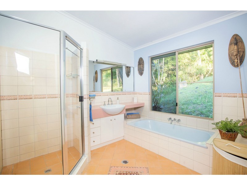 25 Anna Court, Oakenden QLD 4741